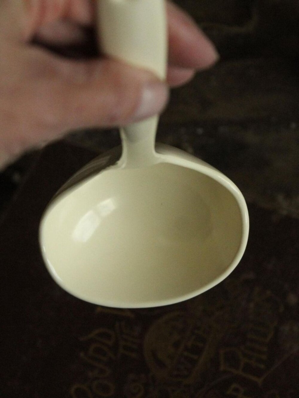 Vintage 1970s Large Serving Spoon, Cream Melamine Ware, Made in Taiwan - Picture 9 of 10